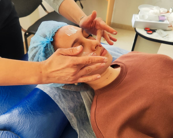 Прекрасные, очаровательные женщины! Скидка в преддверии праздника 8 МАРТА!!!   ЭСТЕТИЧЕСКАЯ КОСМЕТОЛОГИЯ!